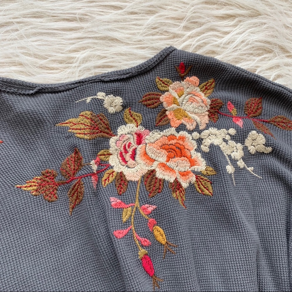 Johnny Was Chrys embroidery thermal top shirt gray - Picture 7 of 8